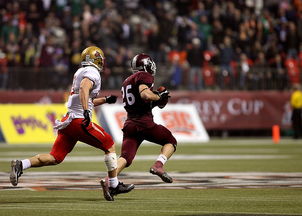 爱游戏体育（AYX）官方APP下载-加拿大队在赛制中的表现：如何调整战术应对不同对手，加拿大队与中国队