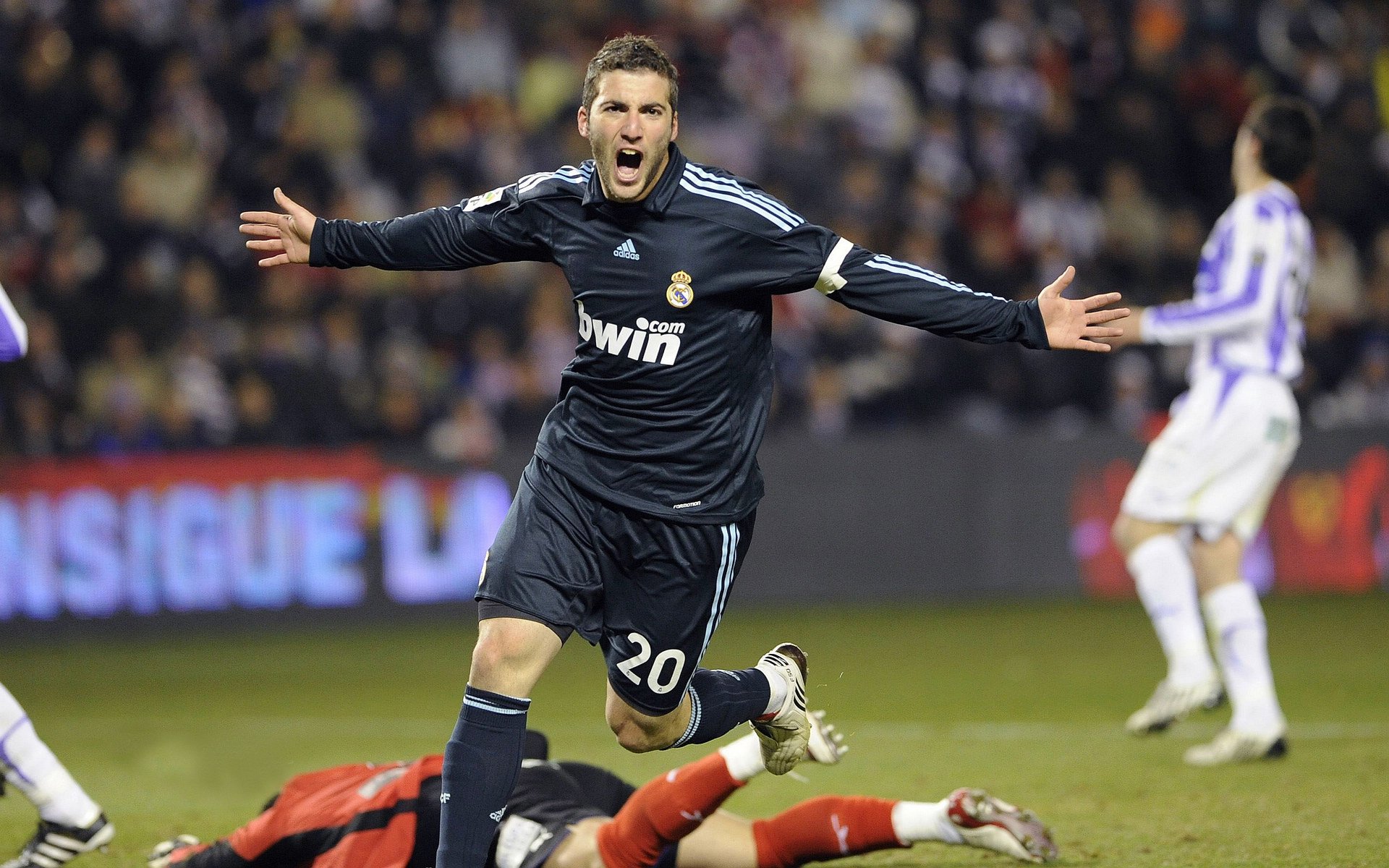 逆转戏码：悬念持续升级，逆转游戏简介